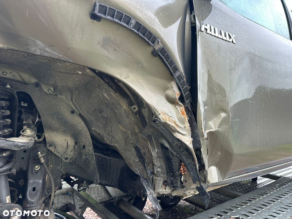 Toyota Hilux 4x4 Extra Cab Autm Executive - 18