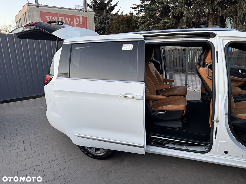 Chrysler Pacifica - 14