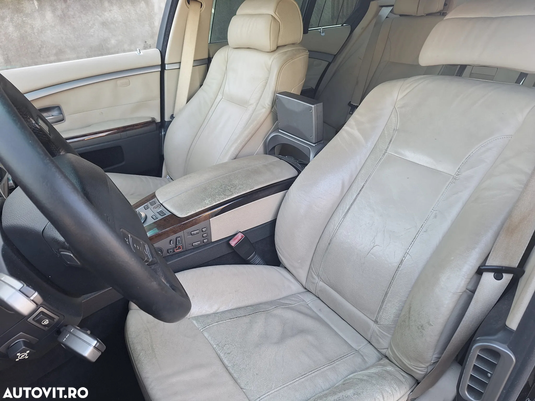 BMW Seria 7 760i A - 13