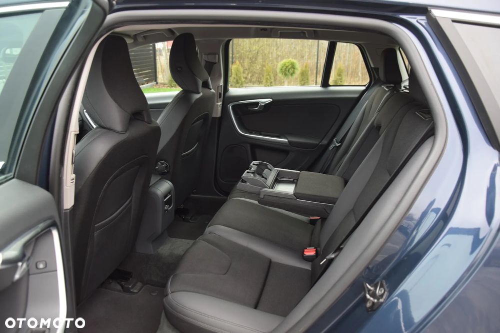 Volvo V60 D3 Momentum - 21