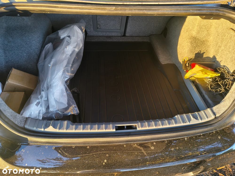 BMW Seria 3 318d DPF Edition Sport - 12