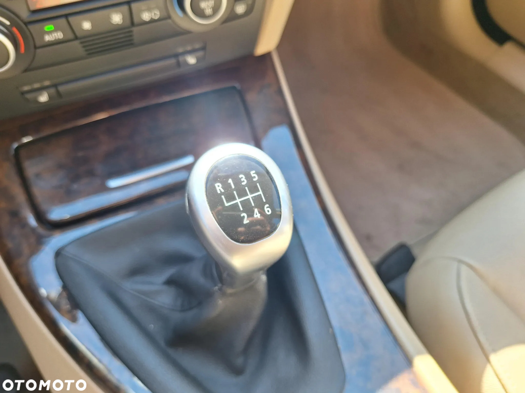 BMW Seria 3 330i Touring - 36