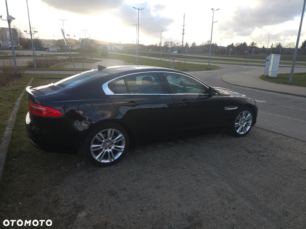 Jaguar XE 20t Prestige - 2