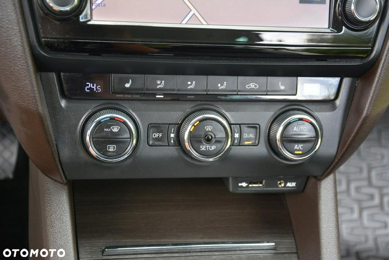 Skoda Octavia Combi 2.0 TDI 4x4 DSG Scout - 29
