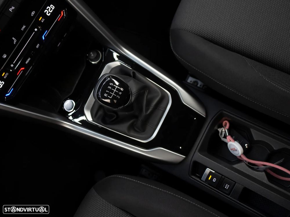 VW T-Roc 1.0 TSI Urban - 37