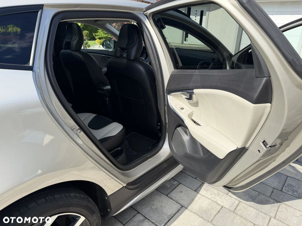 Volvo V40 T3 Drive-E Summum - 17