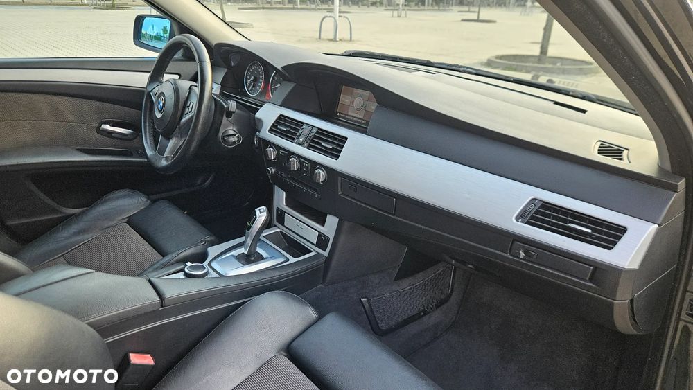 BMW Seria 5 525xi Edition Sport - 2