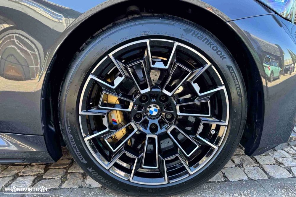 BMW i5 - 11