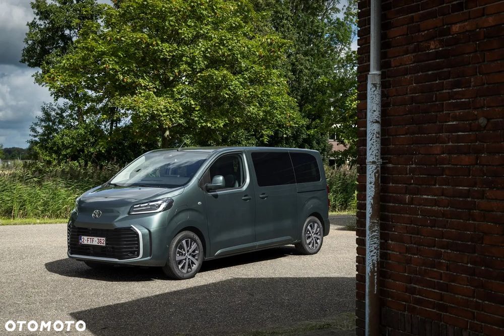 Toyota Proace Verso Long 75kWh Business