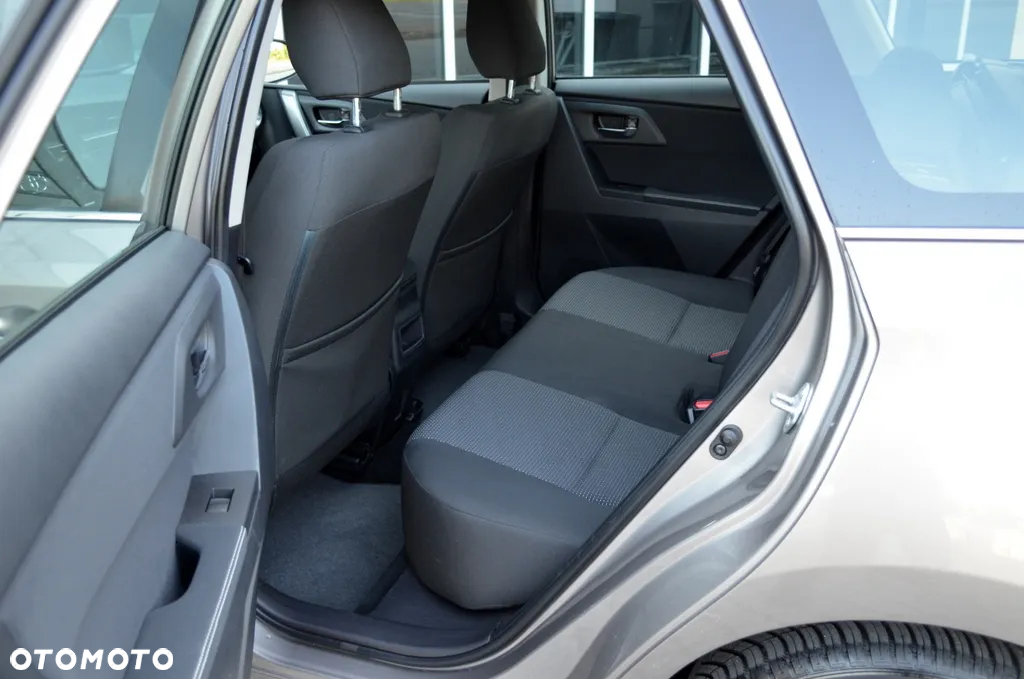 Toyota Auris 1.6 Dynamic - 23