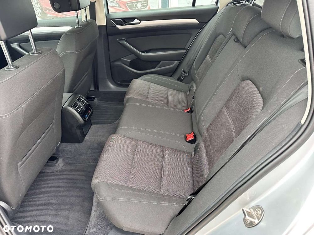 Volkswagen Passat - 24