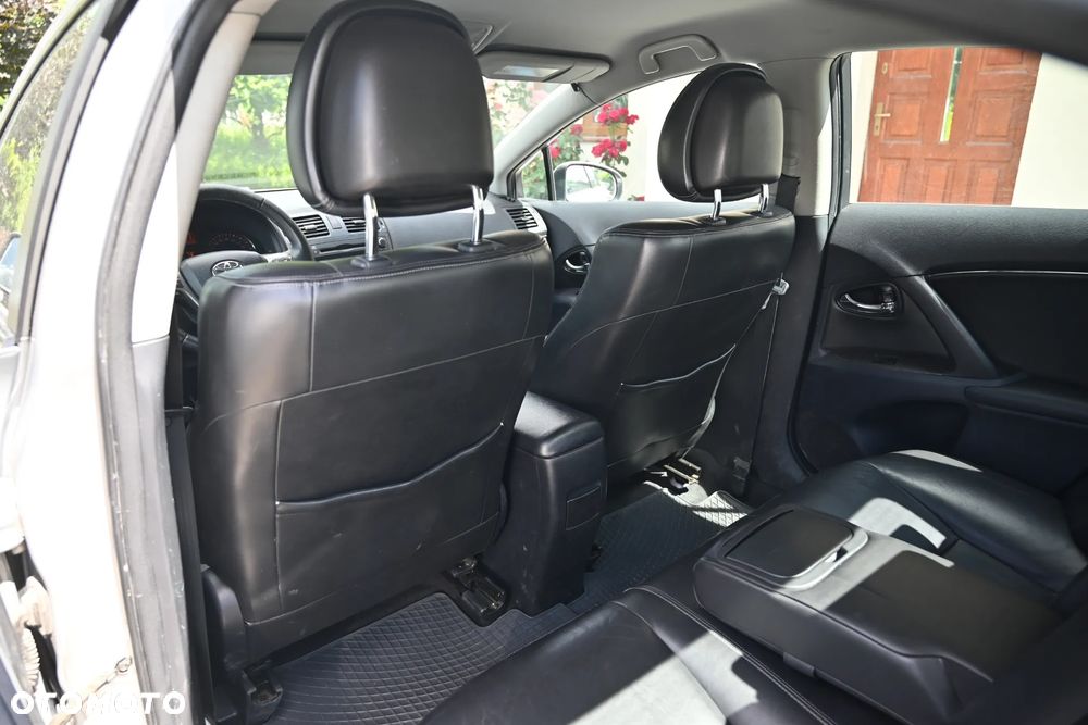 Toyota Avensis 2.0 Prestige - 12