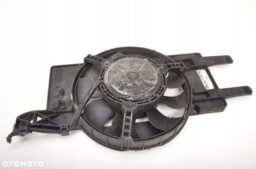 FORD FOCUS MK3 1.0 12V WENTYLATOR BV61-8C607-SB - 1