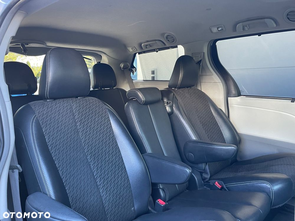 Toyota Sienna 3.5 V6 SE - 11