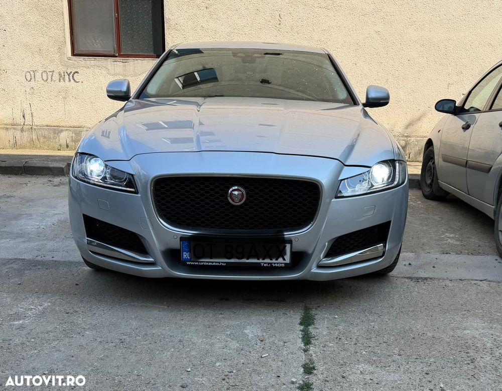 Jaguar XF 20d RWD Portfolio - 8