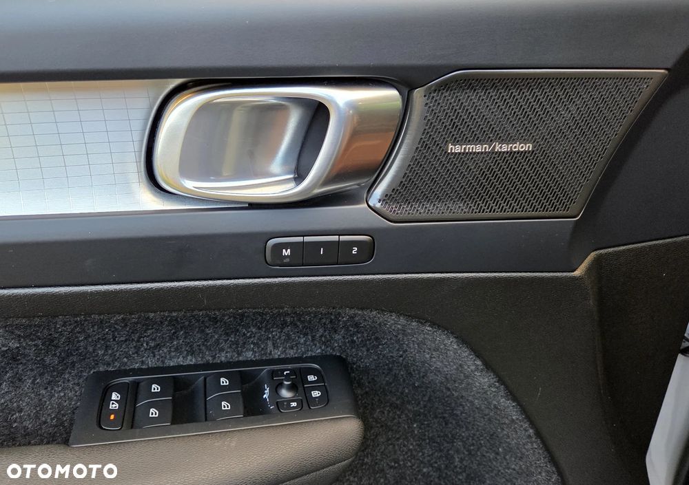 Volvo XC 40 B3 B DKG Plus Black Edition - 25