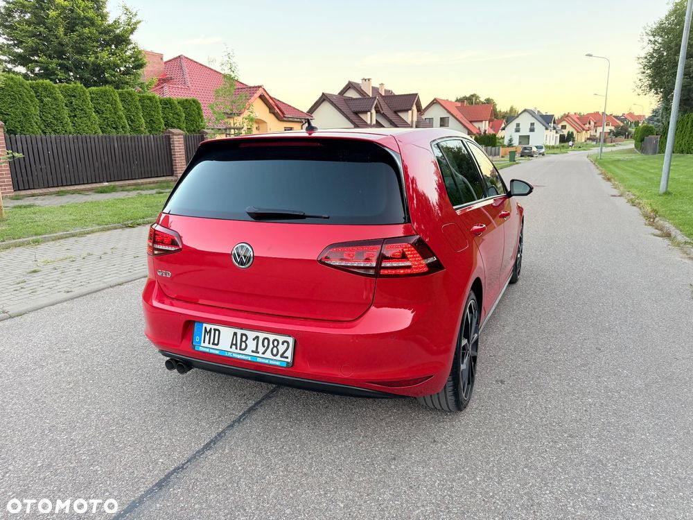 Volkswagen Golf - 25