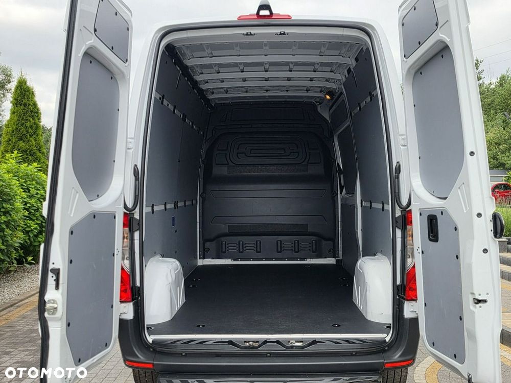 Mercedes-Benz Sprinter - 8