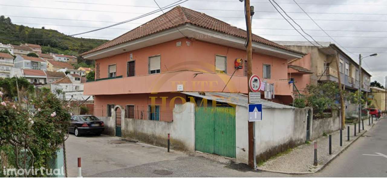 Moradia Bifamiliar com Potencial – Excelente Oportunidade de Investime - Grande imagem: 2/17