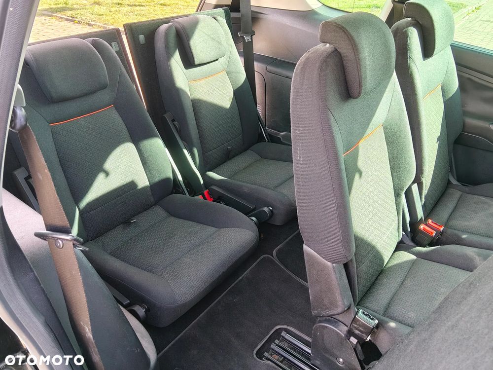 Ford S-Max - 11