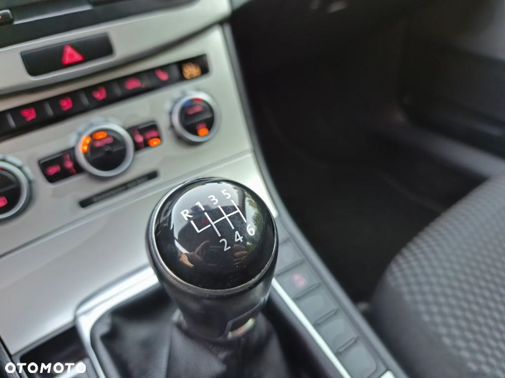 Volkswagen Passat - 30