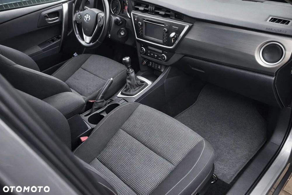 Toyota Auris 1.6 Premium Comfort - 10