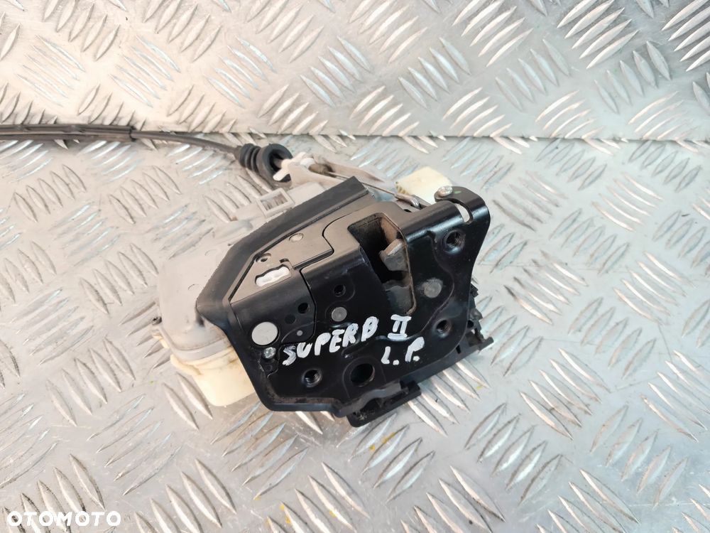 Zamek drzwi przedni lewy SKODA Superb II 08-13r. 3C1837015A - 2