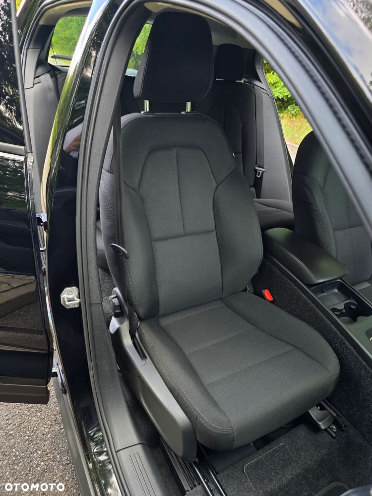 Volvo XC 40 D3 AWD Momentum Pro - 22