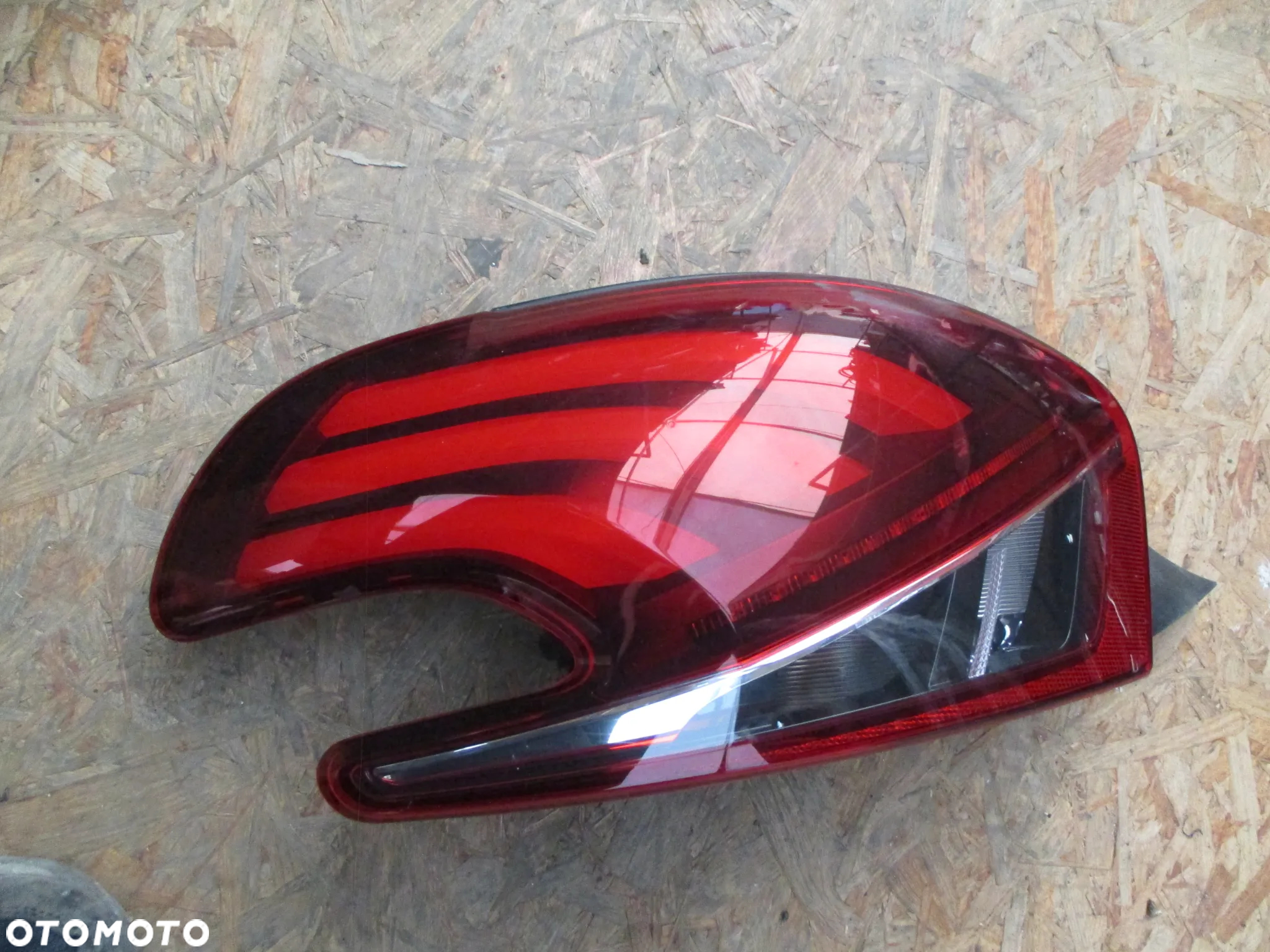 PEUGEOT 208 I 2016-2020 lift lampa tylna lewa prawa 9825601180 9825601280 - 2