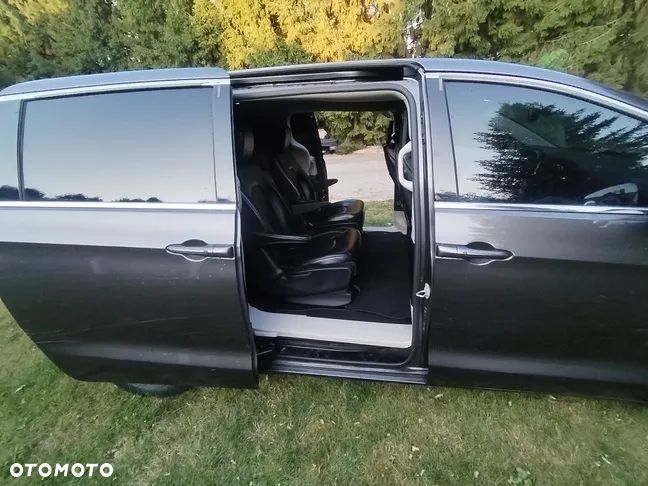 Chrysler Pacifica - 16