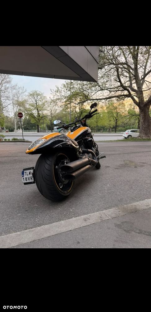 Suzuki Intruder - 2