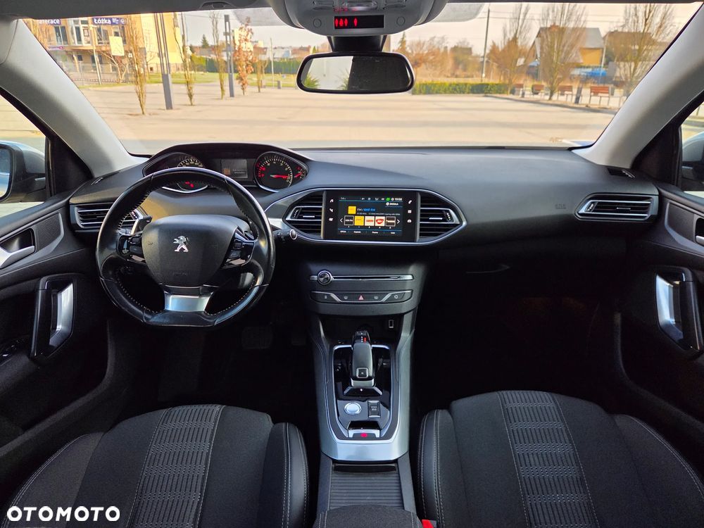 Peugeot 308 PureTech 130 GPF EAT8 Stop & Start Allure Business-Paket - 13