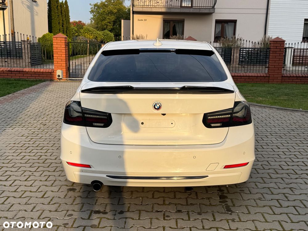 BMW Seria 3 318d Sport Line - 5