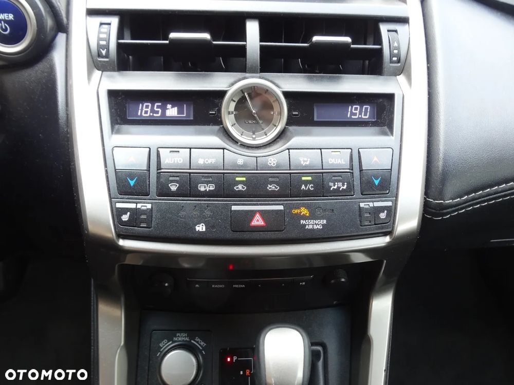 Lexus NX 300h Elite AWD - 29