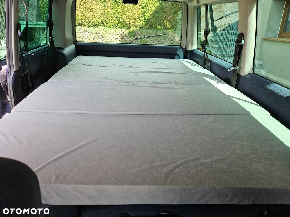 Volkswagen Caravelle - 19