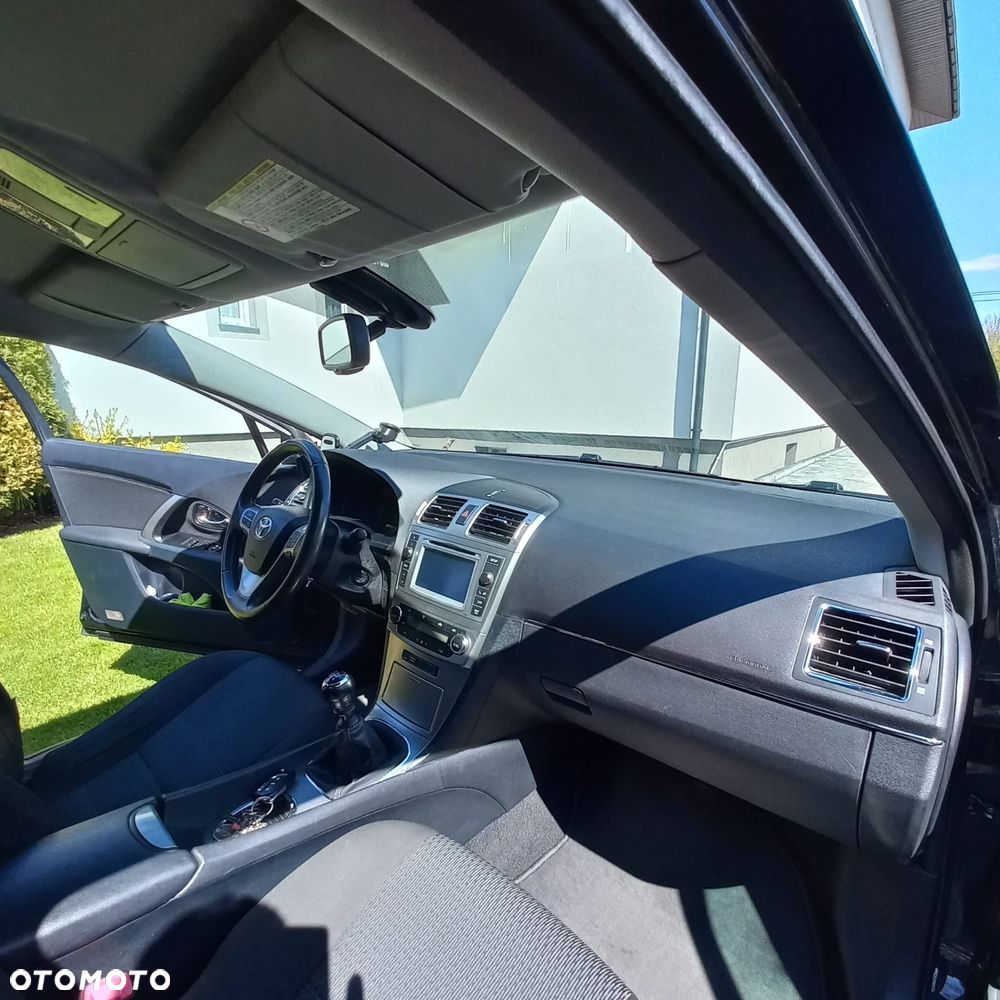 Toyota Avensis 1.6 - 8