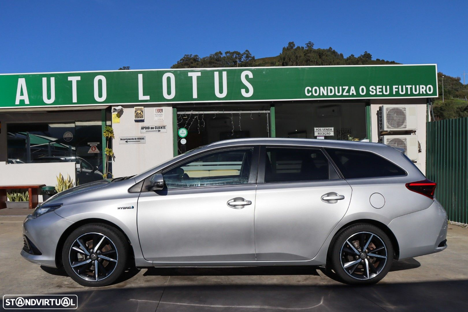 Toyota Auris Touring Sports 1.8 HSD Comfort +P.Techno+P.Sport - 4