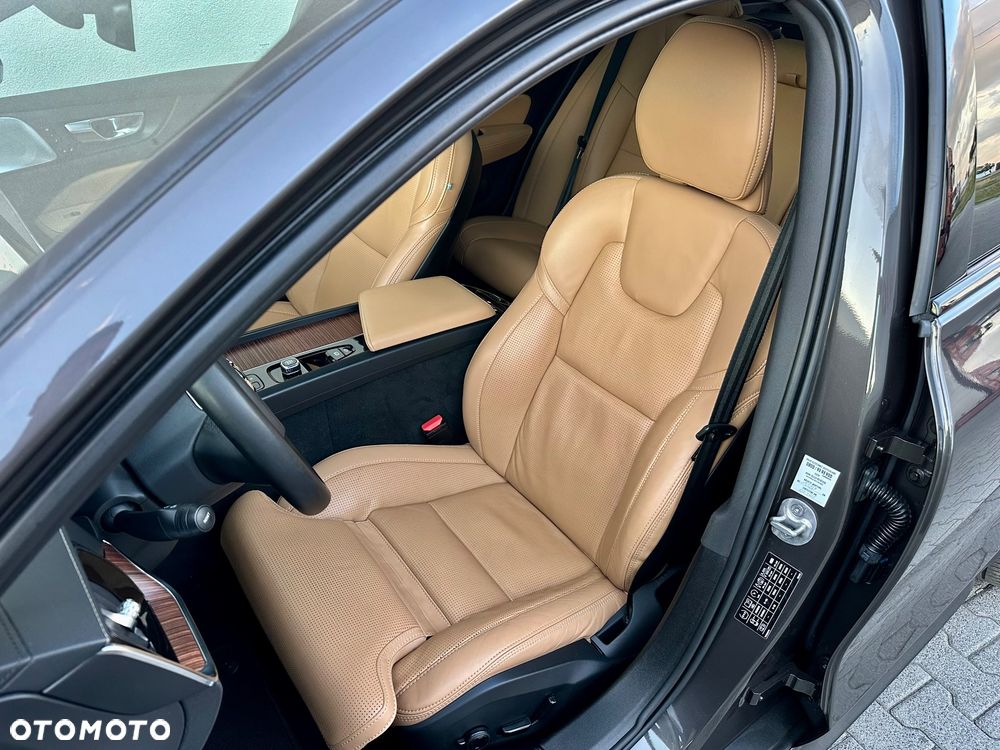 Volvo V60 Cross Country B4 D AWD Ultimate - 23