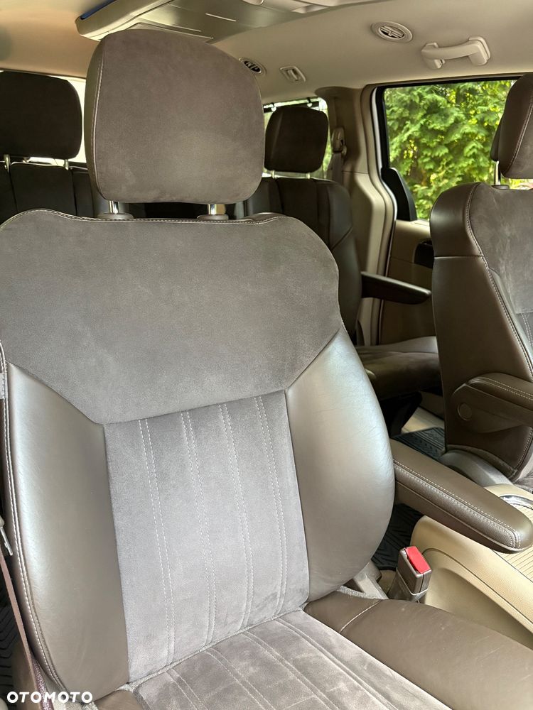 Lancia Voyager 3.6 Platinum - 28