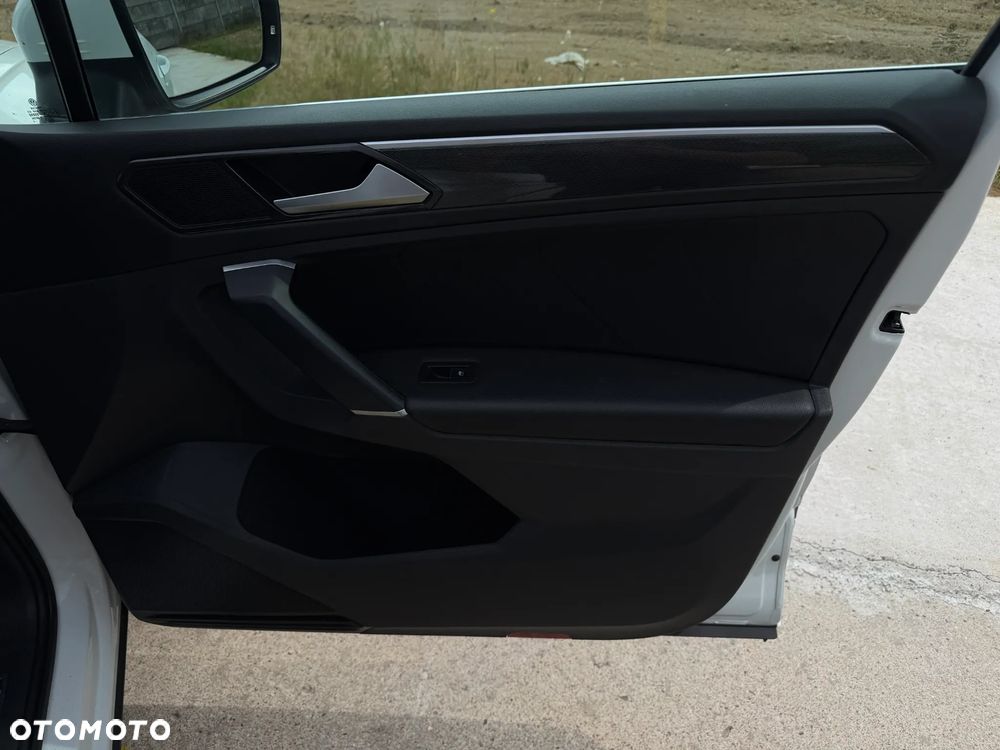 Volkswagen Tiguan 2.0 TDI SCR 4MotION DSG R-Line - 32