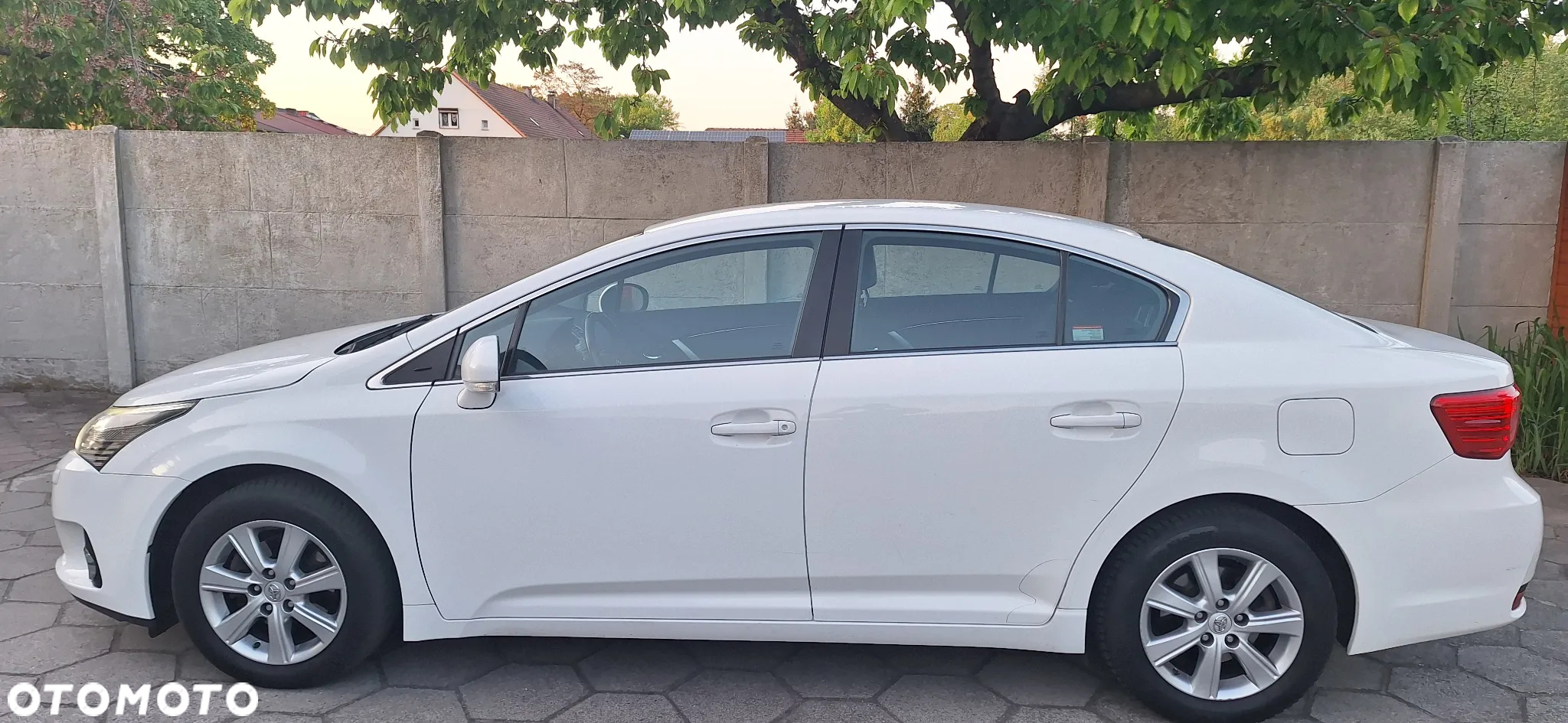 Toyota Avensis 2.0 D-4D Premium - 5