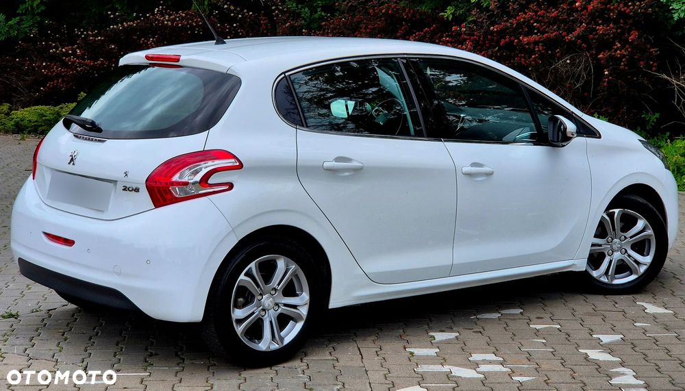 Peugeot 208 - 17