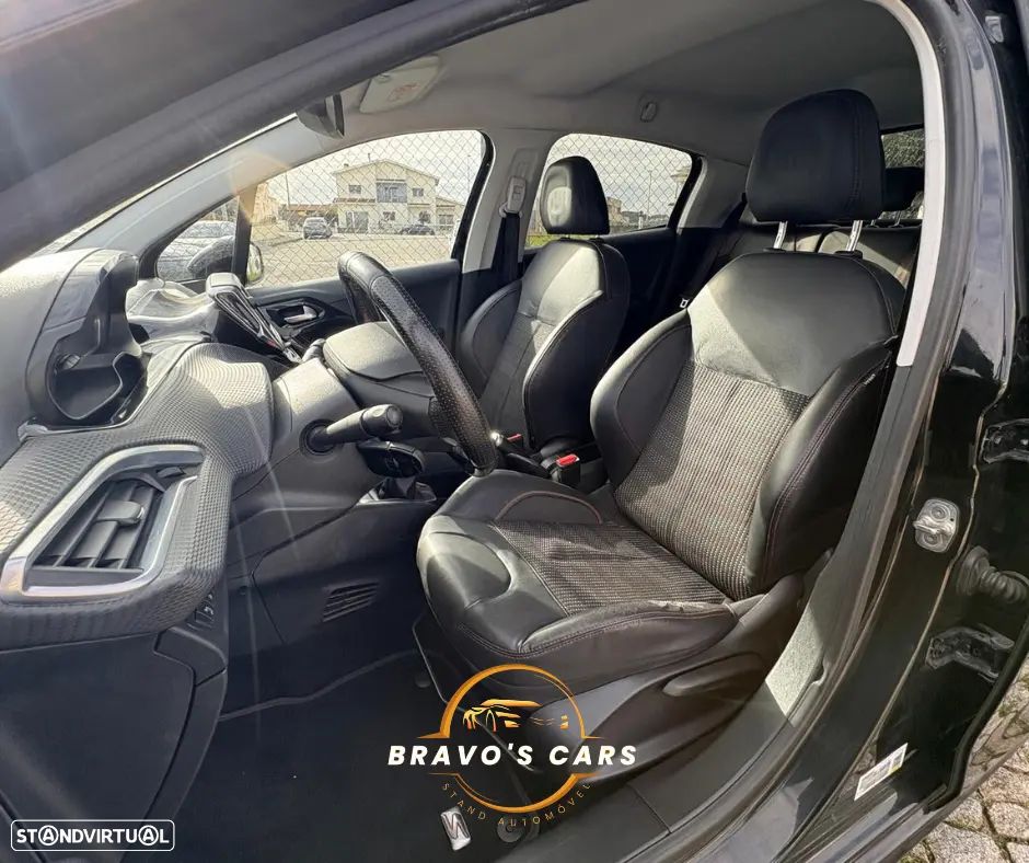 Peugeot 208 - 13