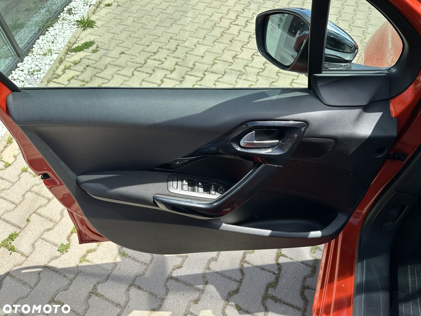 Peugeot 208 - 16