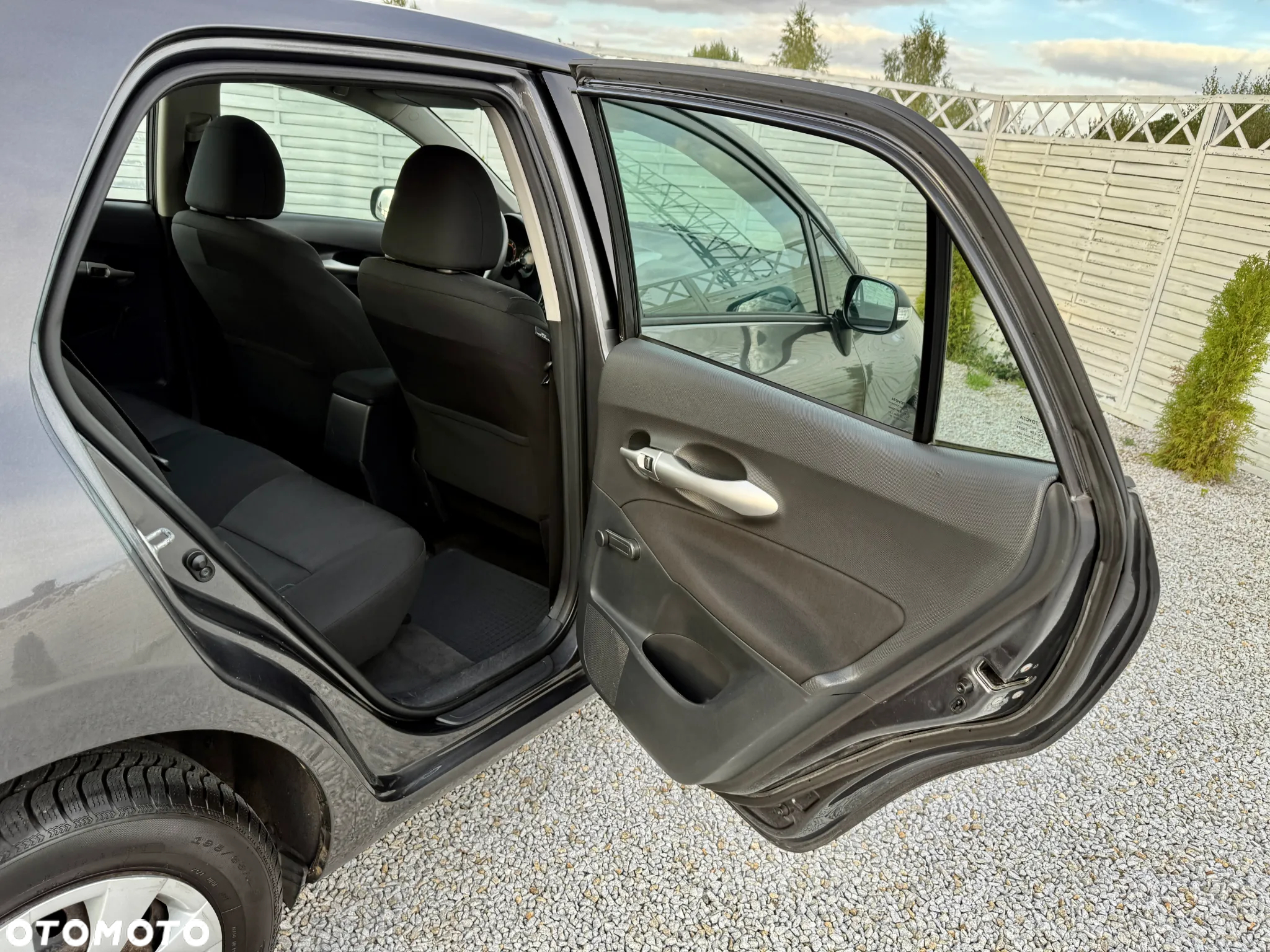 Toyota Auris 1.33 VVT-i Terra - 29