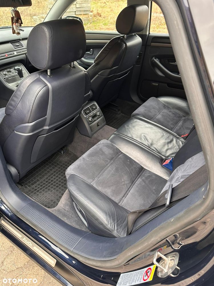 Audi A8 4.2 Quattro - 21