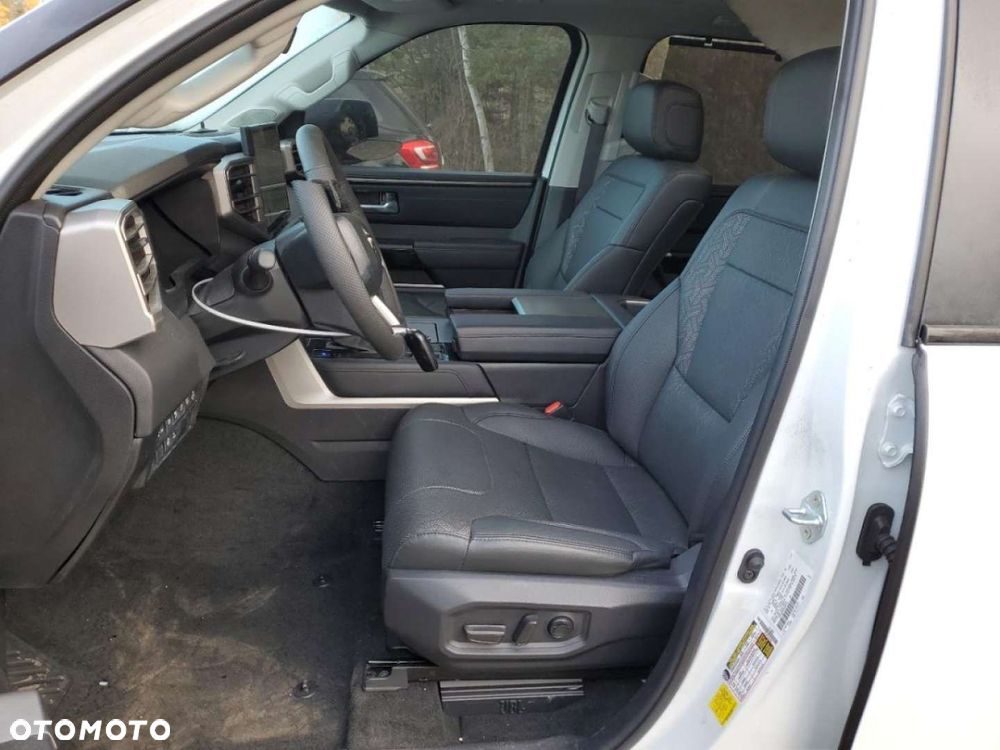 Toyota Sequoia - 8
