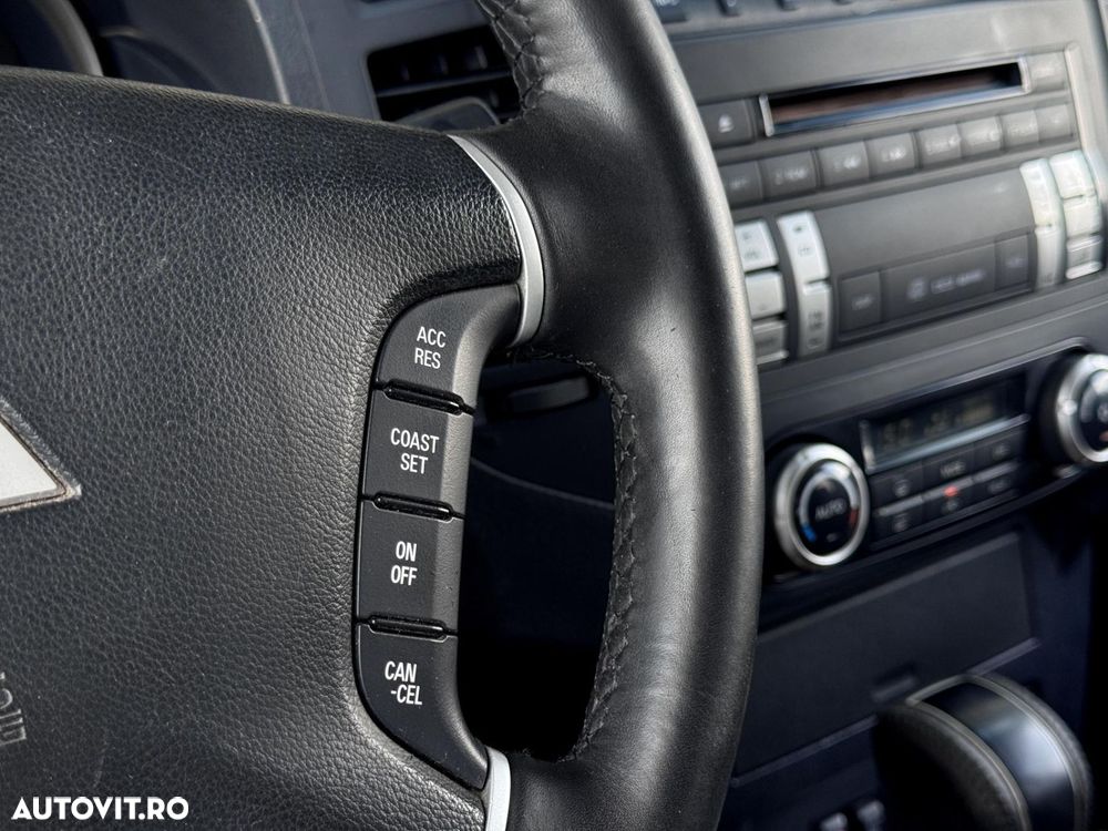 Mitsubishi Pajero - 15