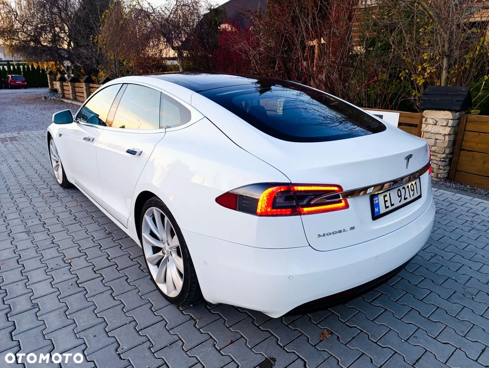 Tesla Model S - 5