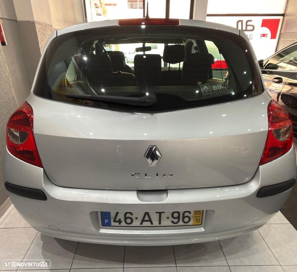 Renault Clio 1.2 16V Confort - 11